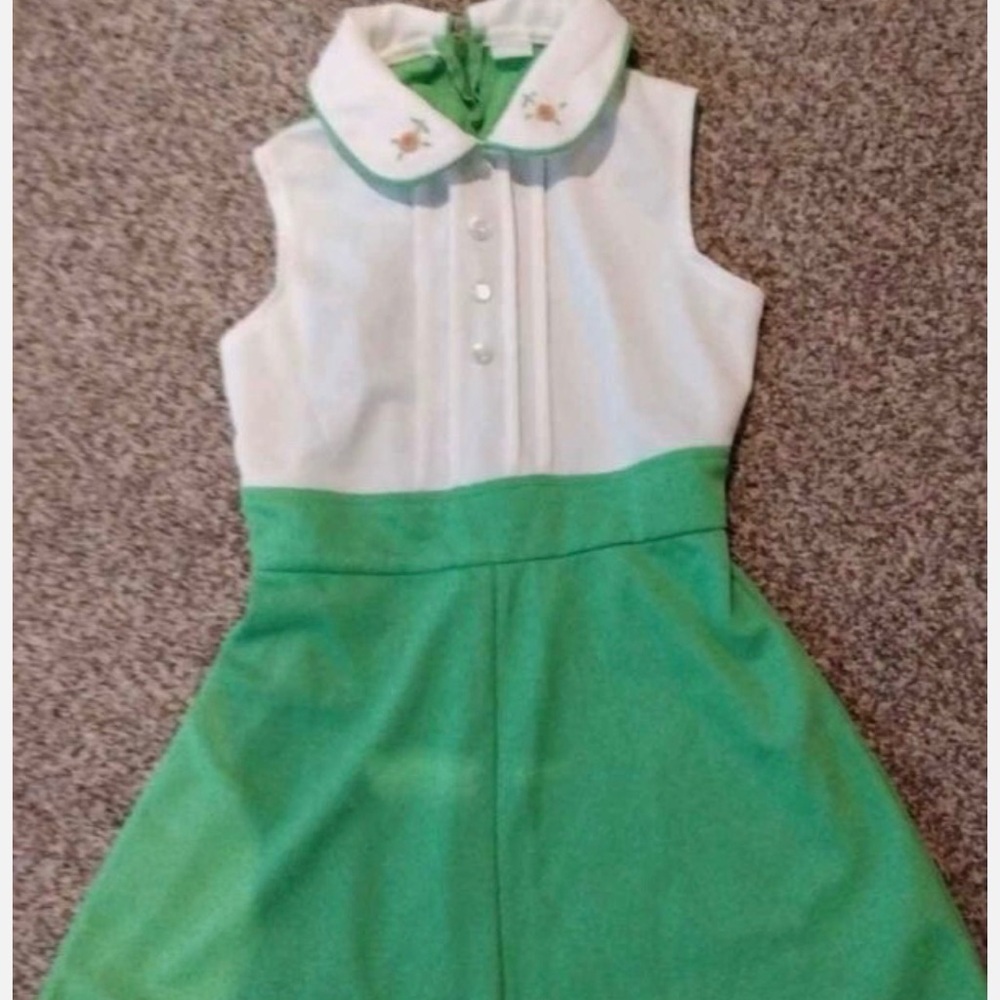 Vintage Sleeveless Green and White Dress with Embroidered Collar girls 3/4